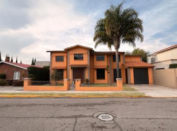 Casa en condominio de 4 habitaciones, Metepec · Residencia en Venta en Metepec con Gran Jardín y Facilidad Salida a Cdmx