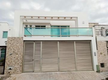 Casa · 199m² · 4 Recámaras · 2 Estacionamientos · Casa Remodelada y en Excelentes Condiciones en Fco. de Montejo 4hab, Balcon, Cocina Amplia