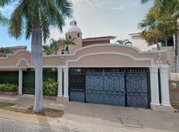 Casa de 5 habitaciones, Puerto Vallarta · Venta de Preciosa Casa en Marina Vallarta