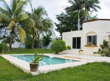 1 · Residencia de Una Planta con Paneles Solares, en Venta, Temozón Norte