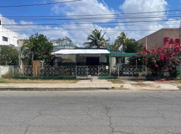 1 · Casa de Una Planta en Venta Sobre Av en Zona Comercial