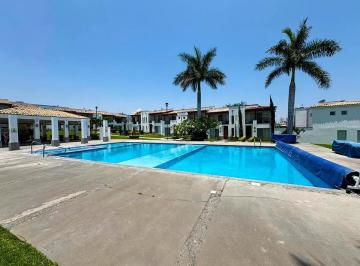 1 · Casa en Venta con Alberca en Vista Santa Fe de Xochitepec, Morelos