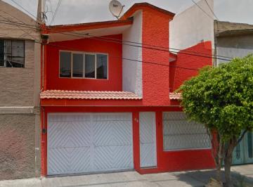 Casa de 3 habitaciones, Nezahualcóyotl · Venta de Casa en Estado de Mexico Municipio de Nezahualcoyotl Col Metropolitana