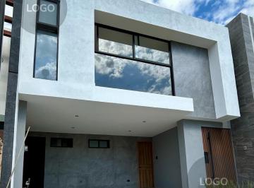 Casa · 296m² · 3 Recámaras · 3 Estacionamientos · Casa - Fraccionamiento Lomas de Angelópolis