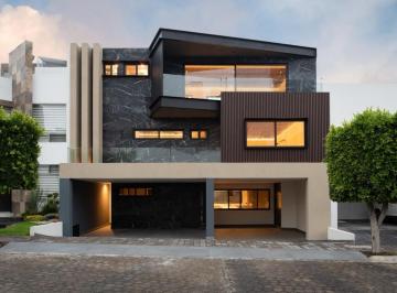 Casa · 567m² · 4 Recámaras · 3 Estacionamientos · Casa - Fraccionamiento Lomas de Angelópolis