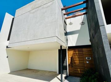 Casa · 253m² · 3 Recámaras · 2 Estacionamientos · Casa - Fraccionamiento Lomas de Angelópolis