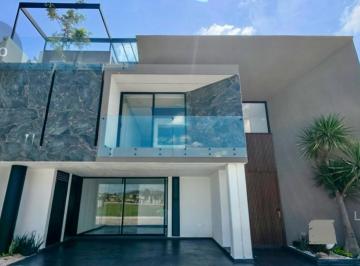 Casa · 438m² · 4 Recámaras · 2 Estacionamientos · Casa - Fraccionamiento Lomas de Angelópolis