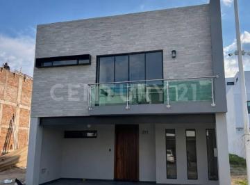 Casa en condominio · 240m² · 3 Recámaras · 3 Estacionamientos · Casa en Venta, Coto Altanza, Col Solares Residencial, Zapopan Jal