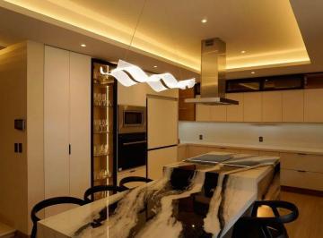 Casa en condominio · 620m² · 4 Recámaras · 9 Estacionamientos · Residencia en Esquina y Frente a Parque