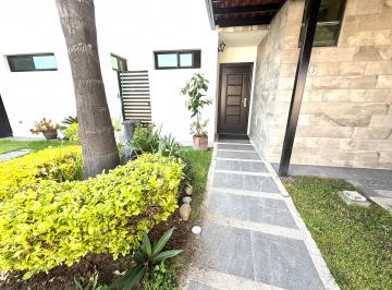 Frente casa-Puerta · Tierra Caoba Fraccnto Privado / Seguridad 24/7