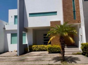 Casa de 3 habitaciones, Tlajomulco de Zúñiga · Casa en Venta en Bosques de Santa Anita