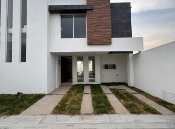 Casa de 3 habitaciones, San Pedro Cholula · Casa con 3 Habitaciones en Venta, Santa María Xixitla