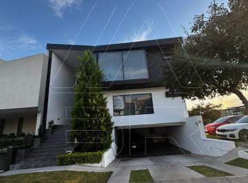 Casa de 5 habitaciones, Zapopan · Casa en Venta en Parque Virreyes