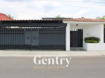 GENTRY REAL ESTATE · Casa Venta Fraccionamiento Jurica San Francisco
