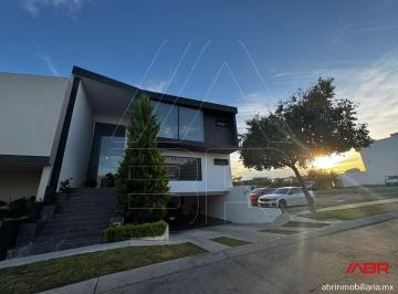 Casa de 5 habitaciones, Zapopan · Casa en Venta Frente a Parque en Virreyes