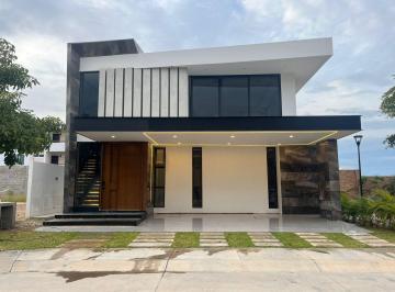 Casa · 335m² · 4 Recámaras · 3 Estacionamientos · El Cielo Parque Residencial