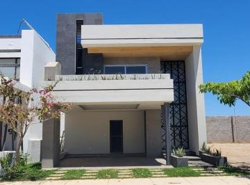 Casa · 270m² · 3 Recámaras · 3 Estacionamientos · El Cielo Parque Residencial
