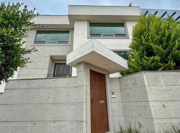 Casa · 338m² · 4 Recámaras · 4 Estacionamientos · ?casa $14,890,000lomas Verdes 6ta. Sección. Naucalpan.