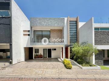 Casa · 257m² · 3 Recámaras · 2 Estacionamientos · Casa en Venta en Parque Hidalgo, Zona Cascatta, Lomas de Angelópolis III