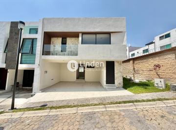 Casa · 205m² · 4 Recámaras · 2 Estacionamientos · Casa en Venta en Parque Quintana Roo, Zona Cascatta, Lomas de Angelópolis III