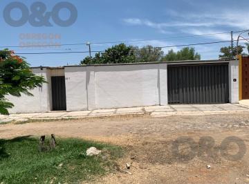 Casa · 500m² · 3 Recámaras · 6 Estacionamientos · Casa en Venta en Circuito Montebello, León Gto