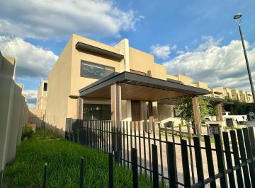 Casa de 3 habitaciones, El Marqués · Casa en Renta en Villa Carriedo Campanario Norte