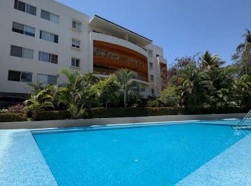 Departamento de 4 habitaciones, Puerto Vallarta · Departamento en Venta Cercano a La Playa en Plaza Las Glorias Zona Hotelera Pv.