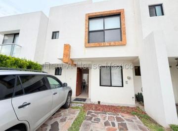 Casa de 3 habitaciones, El Marqués · Renta| Casa con 3 Recámaras y Patio - Amenidades| Zibatá