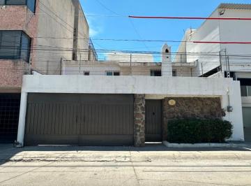 Casa de 3 habitaciones, León · Casa en Venta en Jardines del Moral, Calle del Prado