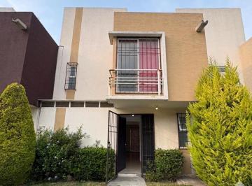 Casa · 80m² · 3 Recámaras · 2 Estacionamientos · Casa en Venta en Toluca, Fraccionamiento Las Misiones.