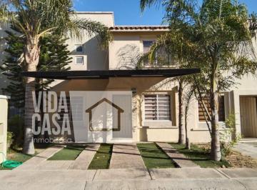 Casa · 160m² · 3 Recámaras · 2 Estacionamientos · Casa en Fraccionamiento Rancho Santa Mónica