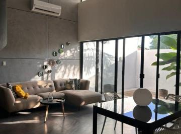 Casa de 2 habitaciones, Mérida · Townhouse Amueblado de 3 Pisos con Piscina