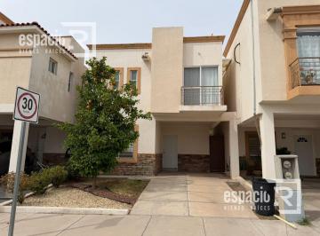 Casa · 127m² · 3 Recámaras · 2 Estacionamientos · Casa en Renta Amueblada en Monte Verde