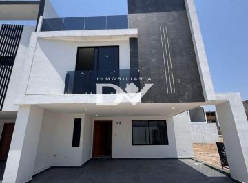 Casa de 4 habitaciones, San Andrés Cholula · Casa en Venta de 3 Habtaciones, Family Room y Roof en Recta Cholula en Fraccionamiento