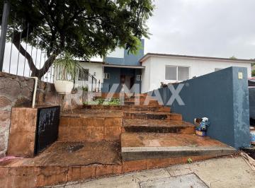 Casa · 238m² · 4 Recámaras · 3 Estacionamientos · ¡Oportunidad Única en Colinas del Bosque, Querétaro! - (4)