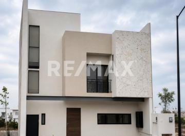 Casa · 270m² · 3 Recámaras · 3 Estacionamientos · Casa en Venta - (4)