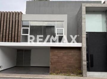 Casa · 270m² · 3 Recámaras · 2 Estacionamientos · Casa en Renta - (4)