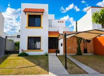 Casa · 107m² · 2 Estacionamientos · Casa - Fraccionamiento Marsella