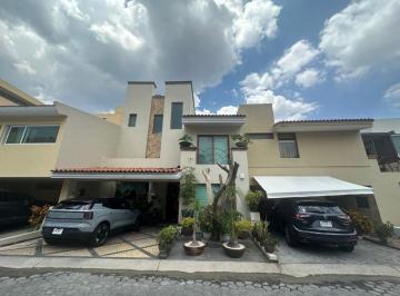 Casa en condominio de 4 habitaciones, Tlajomulco de Zúñiga · Oportunidad: Casa de 3 Niveles + Terreno con Salón de Eventos en Bosque Real