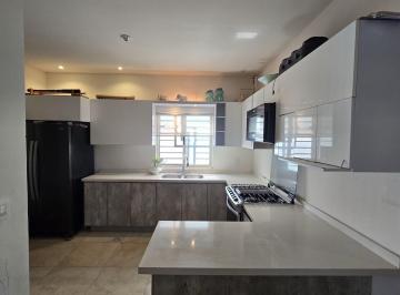 Casa · 213m² · 2 Estacionamientos · Casa - Fraccionamiento Alamosur