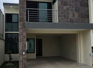 Casa de 3 habitaciones, Fortín · Casa Nueva con Acabados Modernos en Privada