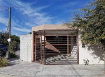 Casa · 90m² · 2 Recámaras · 2 Estacionamientos · Casa en Hacienda Las Margaritas, Apodaca N. L.