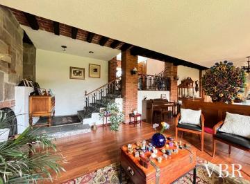 Casa · 455m² · 4 Recámaras · 2 Estacionamientos · Preciosa Casa con Seguridad 24 Horas en Lomas de San Ángel Inn