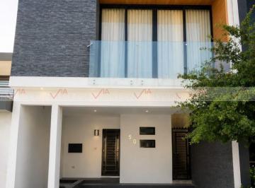 Casa · 142m² · 3 Recámaras · 2 Estacionamientos · Casa en Venta en Santa Catarina