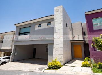 Casa · 350m² · 3 Recámaras · 2 Estacionamientos · Casa en Venta en Monterrey