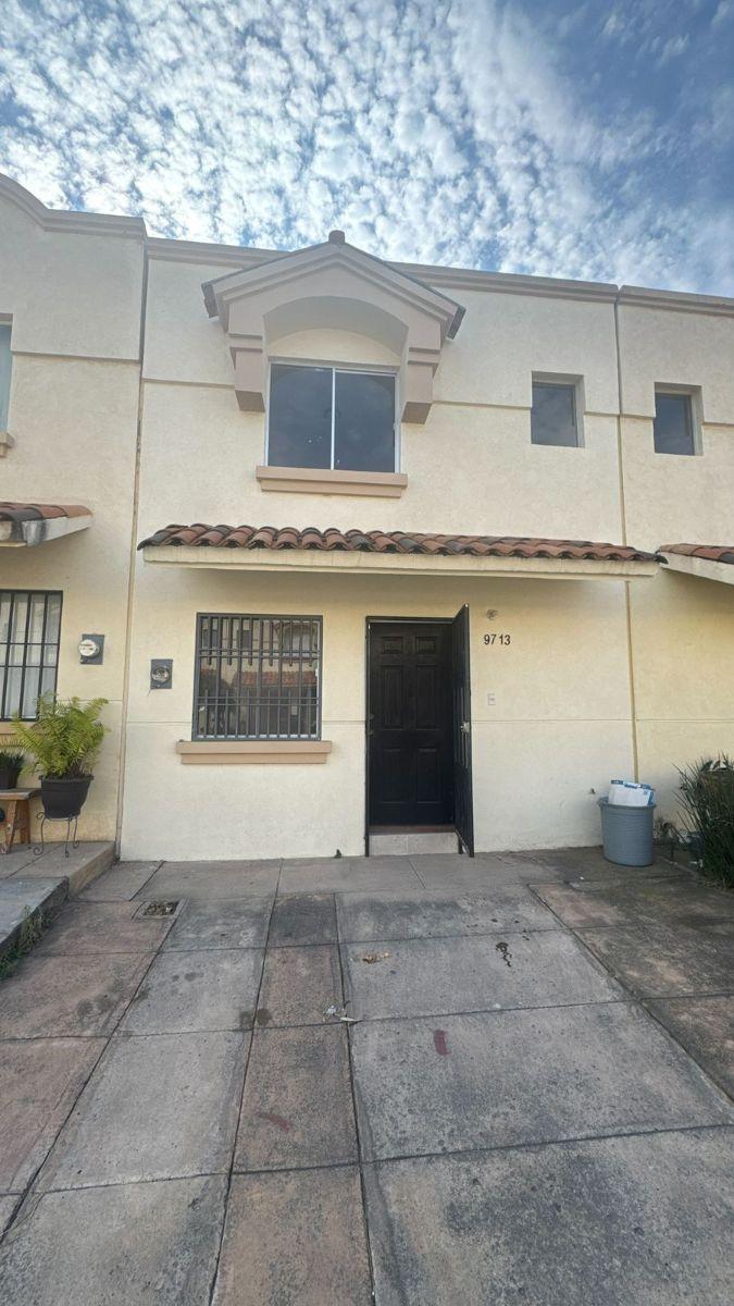 Casa con 75 m&sup2; Superficie de Terreno, 3 Habitaciones en Venta, Alta California Residencial