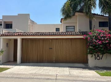 Casa de 4 habitaciones, Zapopan · Casa en Venta en Bugambilias – Amplio Jardín, 4 Recámaras, Oficina y Terraza | Zona Baja