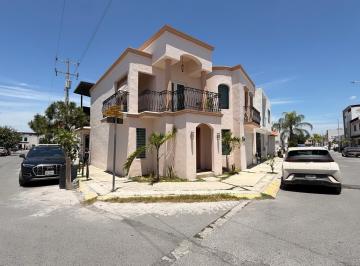 Casa · 216m² · 3 Recámaras · 2 Estacionamientos · Casa en Misión de San José, Apodaca