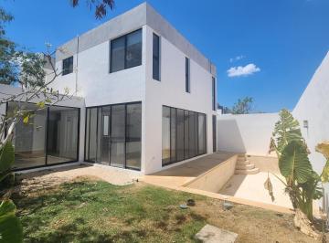 Casa · 252m² · 3 Recámaras · 2 Estacionamientos · Casa en Renta Merida Santa Gertrudis Copo