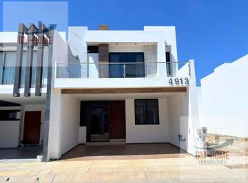 Casa · 194m² · 4 Recámaras · 2 Estacionamientos · Casa en Fraccionamiento Real del Valle